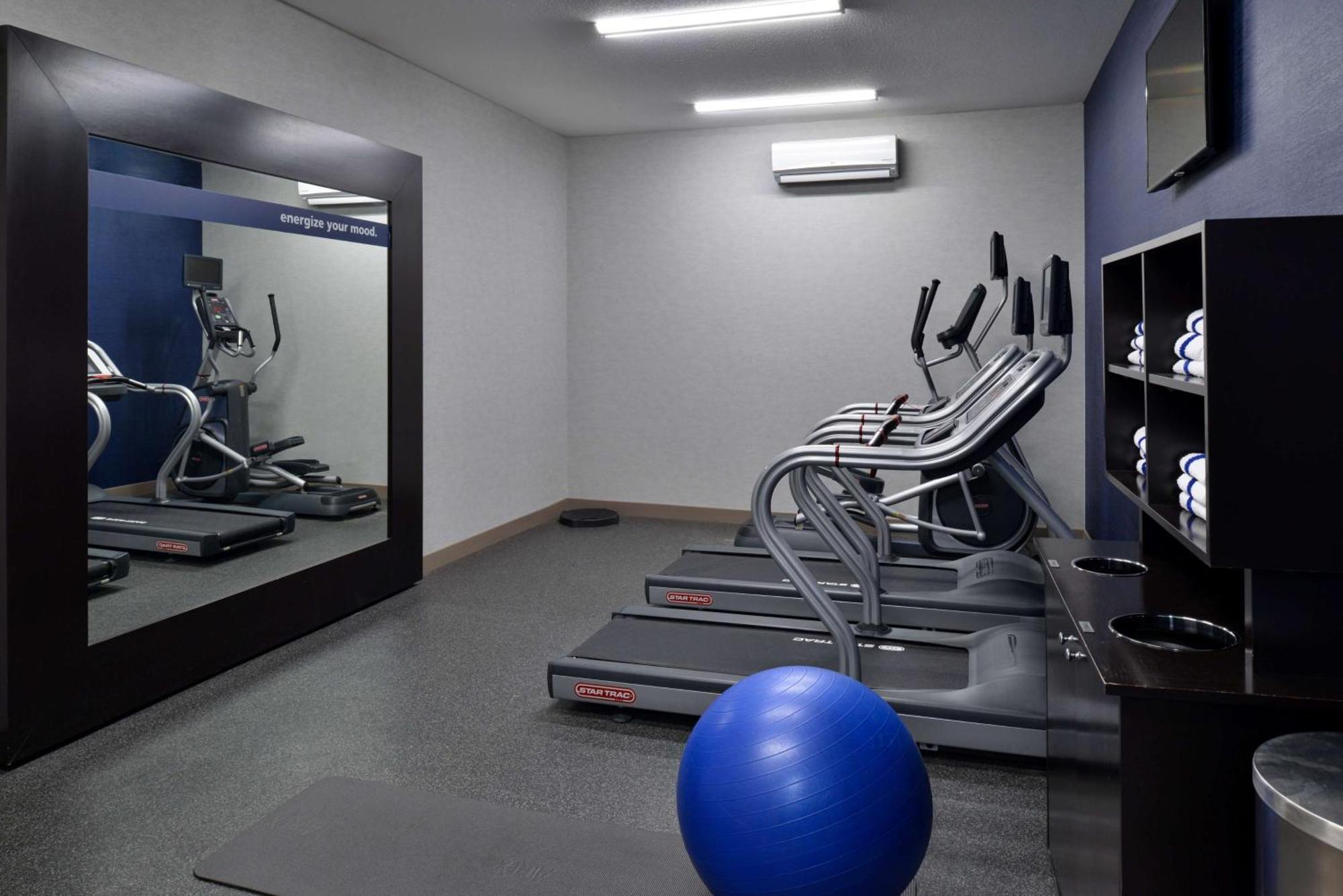 Hampton Inn Kansas City Northeast Εξωτερικό φωτογραφία