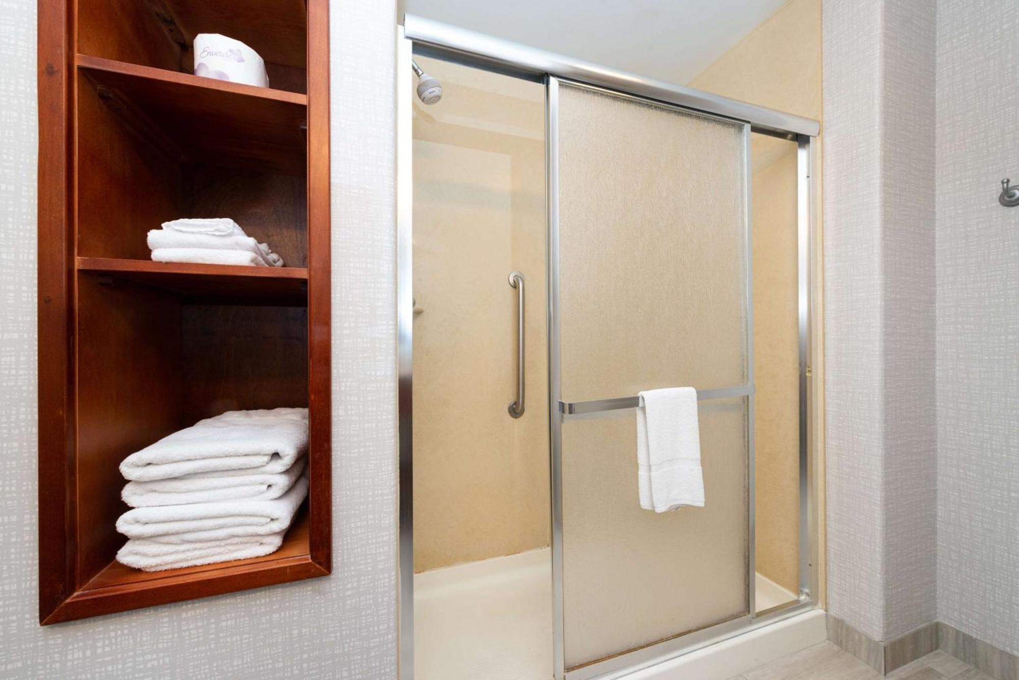 Hampton Inn Kansas City Northeast Εξωτερικό φωτογραφία