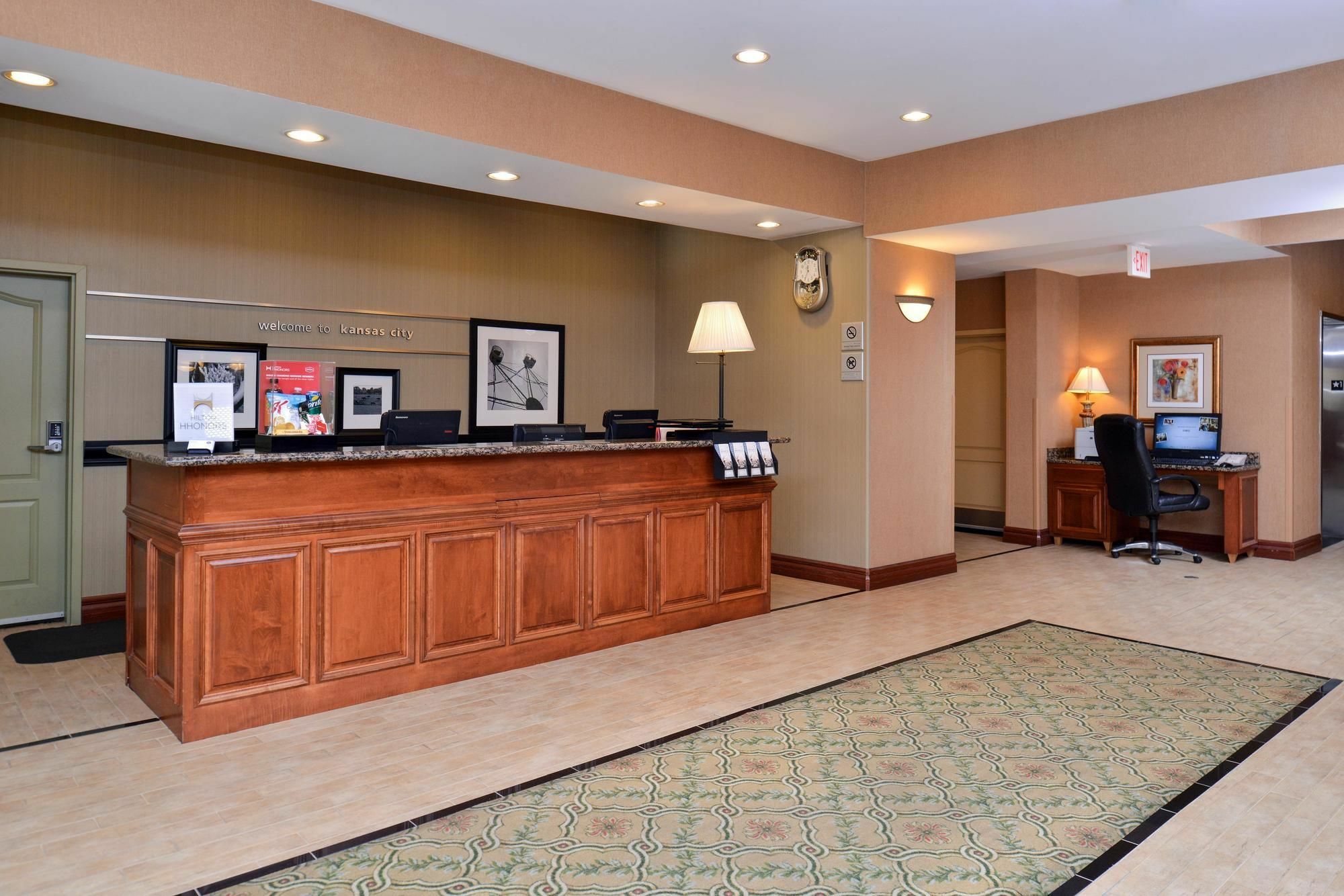 Hampton Inn Kansas City Northeast Εξωτερικό φωτογραφία